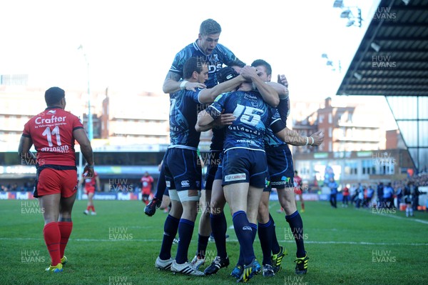 211012 - Cardiff Blues v Toulon - Heineken Cup -Cardiff Blues players celebrates Leigh Halfpenny(15) try