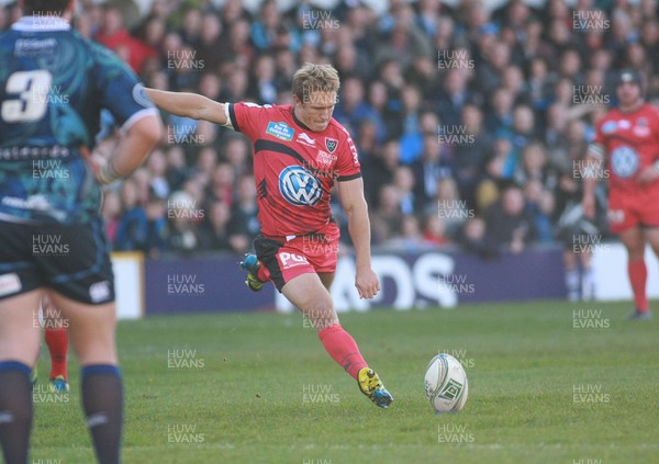 211012 Cardiff Blues v RC Toulon - Heineken Cup -Toulon's Jonny Wilkinson kicks a goal 