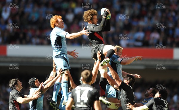 11.04.09 - Cardiff Blues v Toulouse - Heineken Cup Quarter-Final - Toulouse's Shaun Soderby beats Paul Tito to line-out ball. 