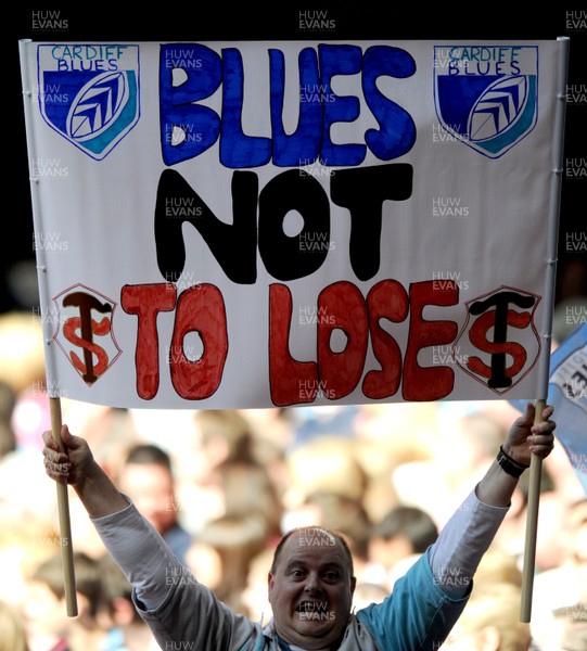 11.04.09 - Cardiff Blues v Toulouse - Heineken Cup Quarter-Final - A Cardiff Blues fan shows his support. 