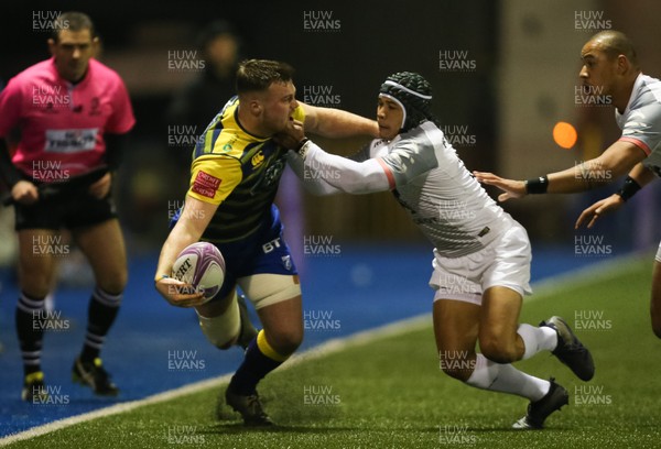 140118 - Cardiff Blues v Stade Toulousain, European Rugby Challenge Cup - Owen Lane of Cardiff Blues holds off Cheslin Kolbe of Toulouse