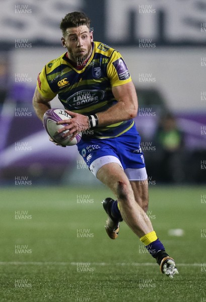 140118 - Cardiff Blues v Stade Toulousain, European Rugby Challenge Cup - Alex Cuthbert of Cardiff Blues charges forward