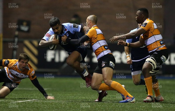 091119 - Cardiff Blues v Toyota Cheetahs - Guinness PRO14 - Rey Lee-Lo of Cardiff Blues is tackled by Ruan Pienaar of Cheetahs