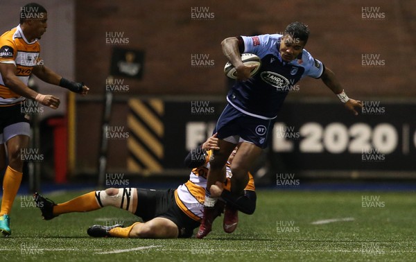 091119 - Cardiff Blues v Toyota Cheetahs - Guinness PRO14 - Rey Lee-Lo of Cardiff Blues is tackled by William Small-Smith of Cheetahs