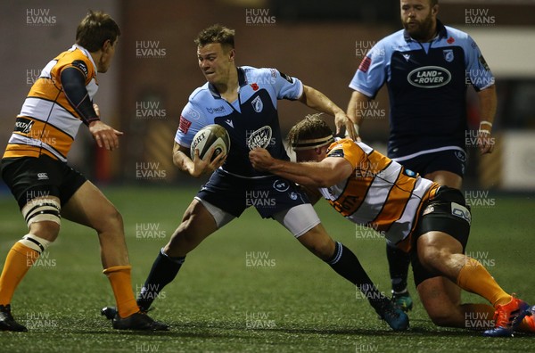 091119 - Cardiff Blues v Toyota Cheetahs - Guinness PRO14 - Jarrod Evans of Cardiff Blues is tackled by Luan de Bruin of Cheetahs