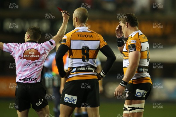 091119 - Cardiff Blues v Toyota Cheetahs - Guinness PRO14 - Jasper Wiese of Cheetahs is shown a red card by Referee Ben Blain