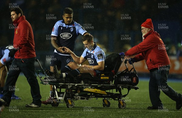 091119 - Cardiff Blues v Toyota Cheetahs - Guinness PRO14 - Tian Schoeman of Cheetahs leaves the field injured
