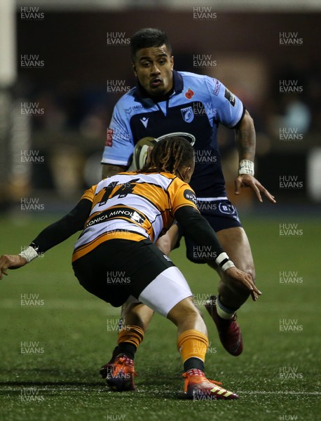 091119 - Cardiff Blues v Toyota Cheetahs - Guinness PRO14 - Rey Lee-Lo of Cardiff Blues is tackled by Clayton Blommetjies of Cheetahs