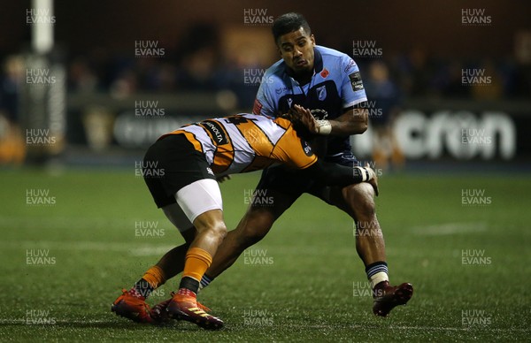 091119 - Cardiff Blues v Toyota Cheetahs - Guinness PRO14 - Rey Lee-Lo of Cardiff Blues is tackled by Clayton Blommetjies of Cheetahs