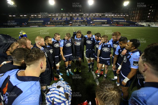 091119 - Cardiff Blues v Toyota Cheetahs - Guinness PRO14 - Nick Williams of Cardiff Blues leads the huddle post match