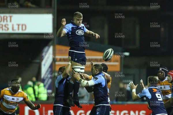 091119 - Cardiff Blues v Toyota Cheetahs - GuinnessPRO14 - Shane Lewis Hughes of Cardiff Blues wins line out ball 