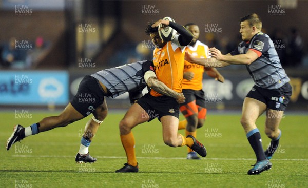 100218 - Cardiff Blues v Toyota Cheetahs - Guinness PRO14 - Francois Venter of Toyota Cheetahs is tackled by Rey Lee-Lo of Cardiff Blues