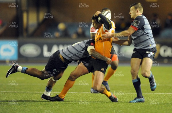 100218 - Cardiff Blues v Toyota Cheetahs - Guinness PRO14 - Francois Venter of Toyota Cheetahs is tackled by Rey Lee-Lo of Cardiff Blues