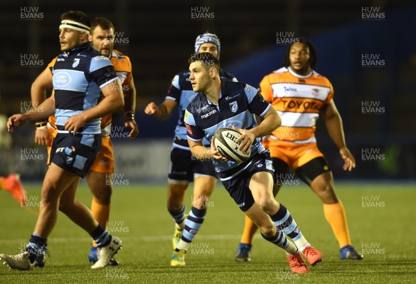 280918 - Cardiff Blues v Cheetahs - Guinness PRO14 - Tomos Williams of Cardiff Blues looks for a gap
