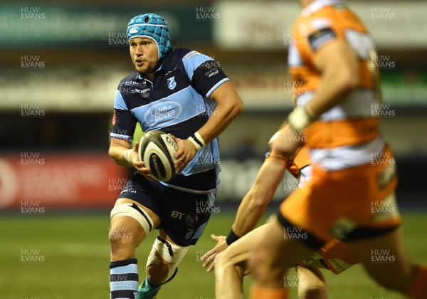 280918 - Cardiff Blues v Cheetahs - Guinness PRO14 - Olly Robinson of Cardiff Blues looks for support