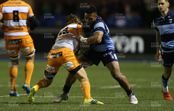 280918 - Cardiff Blues v Toyota Cheetahs - Guinness PRO14 - Benhard Janse van Rensburg of Cheetahs is tackled by Willis Halaholo of Cardiff Blues