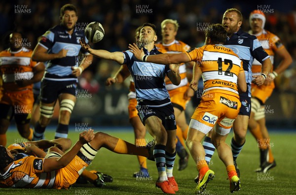 280918 - Cardiff Blues v Toyota Cheetahs - Guinness PRO14 - Tomos Williams of Cardiff Blues tries to get the ball away