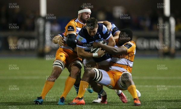 280918 - Cardiff Blues v Toyota Cheetahs - Guinness PRO14 - Jason Harries of Cardiff Blues is tackled by Junior Pokomela and Niell Jordaan of Cheetahs