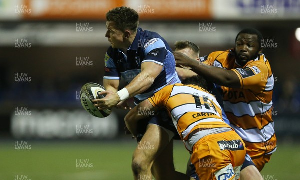 280918 - Cardiff Blues v Toyota Cheetahs - Guinness PRO14 - Jason Harries of Cardiff Blues is tackled by Ryno Eksteen of Cheetahs