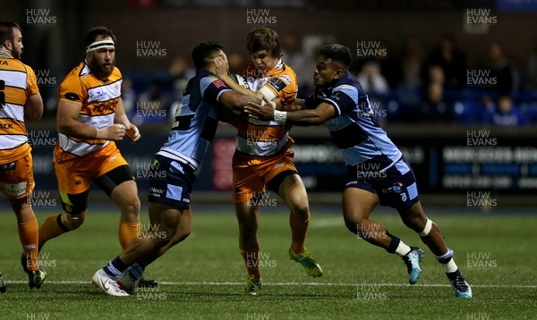 280918 - Cardiff Blues v Toyota Cheetahs - Guinness PRO14 - Benhard Janse van Rensburg of Cheetahs is tackled by Willis Halaholo and Rey Lee-Lo of Cardiff Blues