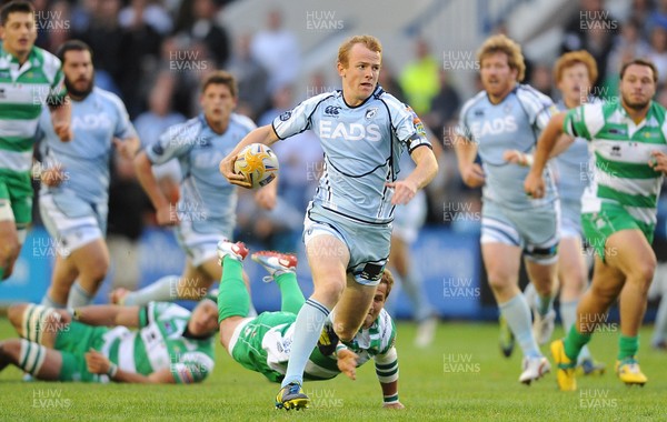 220912 - Cardiff Blues v Treviso - RaboDirect PRO12 -Dan Fish of Cardiff Blues runs in to score try