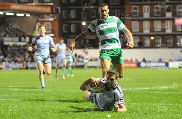 220912 - Cardiff Blues v Treviso - RaboDirect PRO12 -Jason Tovey of Cardiff Blues dives in to score try