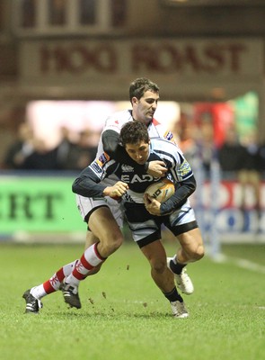 170212 Cardiff Blues v UlsterBlues Gavin Henson is tackled by Ruan Pienaar