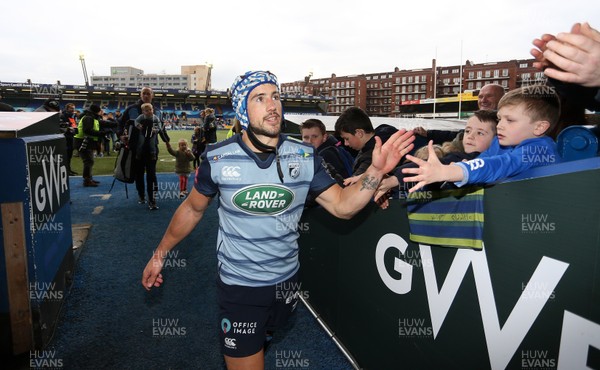240318 - Cardiff Blues v Ulster  - Guinness PRO14 - Matthew Morgan of Cardiff Blues thanks the fans at full time