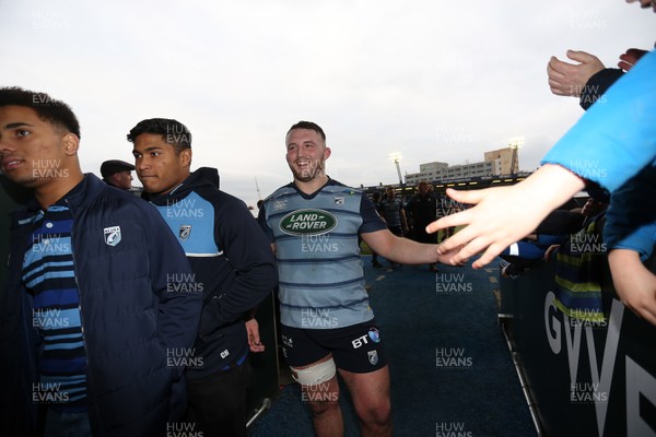 240318 - Cardiff Blues v Ulster  - Guinness PRO14 - Dillon Lewis of Cardiff Blues thanks the fans at full time