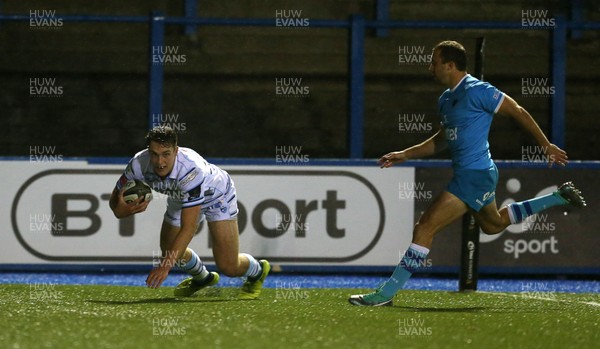 061118 - Cardiff Blues v Uruguay - SYFT International Challenge - Max Llewellyn of Cardiff Blues runs in to score a try