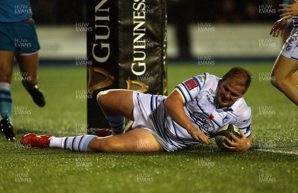061118 - Cardiff Blues v Uruguay - SYFT International Challenge - Rhys Gill of Cardiff Blues runs in to score a try