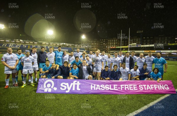 061118 - Cardiff Blues v Uruguay - SYFT International Challenge - Cardiff Blues and Team Uruguay with the trophy
