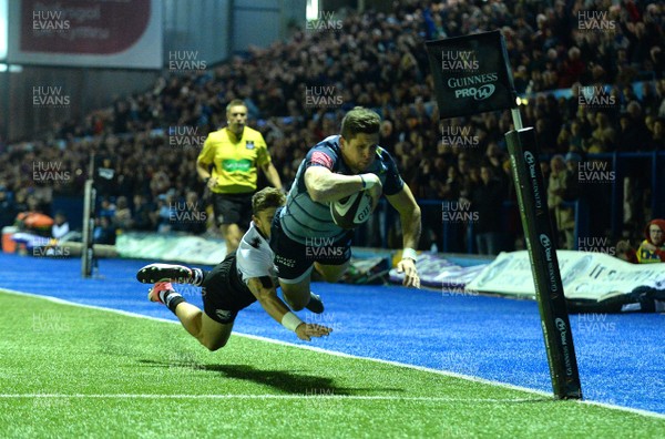 041117 - Cardiff Blues v Zebre - Guinness PRO14 - Lloyd Williams of Cardiff Blues scores try