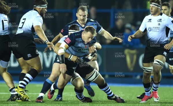 041117 - Cardiff Blues v Zebre - Guinness PRO14 - Matthew Rees of Cardiff Blues is tackled by Tommaso Castello of Zebre