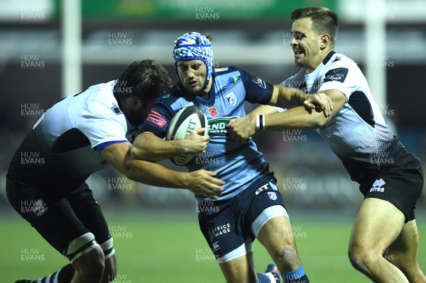 041117 - Cardiff Blues v Zebre - Guinness PRO14 - Matthew Morgan of Cardiff Blues is tackled by Valerio Bernabo and Mattia Bellini of Zebre