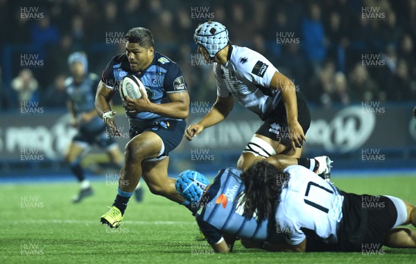 041117 - Cardiff Blues v Zebre - Guinness PRO14 - Nick Williams of Cardiff Blues gets into space