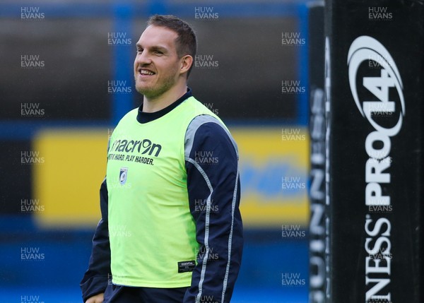 041118 - Cardiff Blues v Zebre, Guinness PRO14 - Gethin Jenkins of Cardiff Blues warms up ahead of his final match
