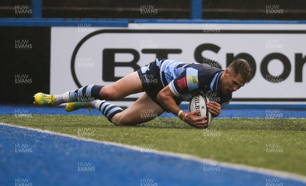 041118 - Cardiff Blues v Zebre, Guinness PRO14 - Tom Williams of Cardiff Blues races in to score try