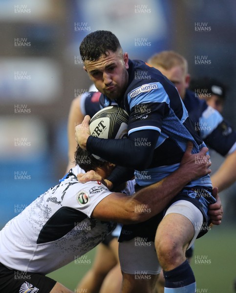 041118 - Cardiff Blues v Zebre, Guinness PRO14 -Aled Summerhill of Cardiff Blues charges towards the line