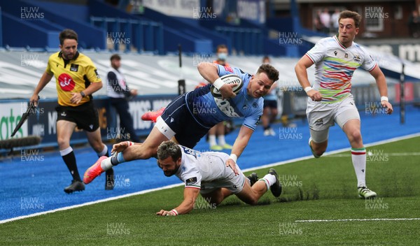 050621 - Cardiff Blues v Zebre, Guinness PRO14 Rainbow Cup - Jason Harries of Cardiff Blues is tackled by Guglielmo Palazzani of Zebre
