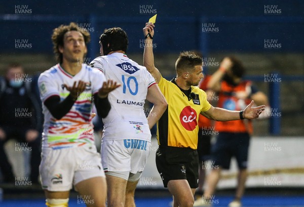 050621 - Cardiff Blues v Zebre, Guinness PRO14 Rainbow Cup - Carlo Canna of Zebre is shown a yellow card after conceding a penalty try