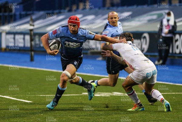 050621 - Cardiff Blues v Zebre, Guinness PRO14 Rainbow Cup - James Botham of Cardiff Blues takes on Pierre Bruno of Zebre