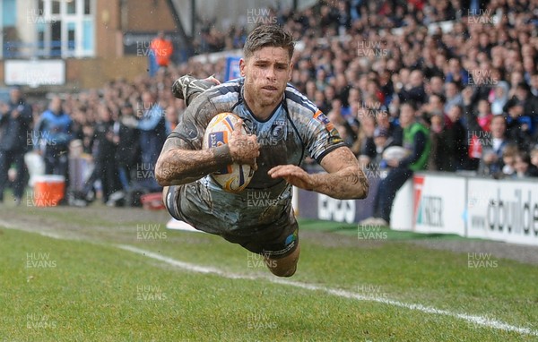 130413 - Cardiff Blues v Zebre - RaboDirect PRO12 -Gavin Evans of Cardiff Blues scores try 