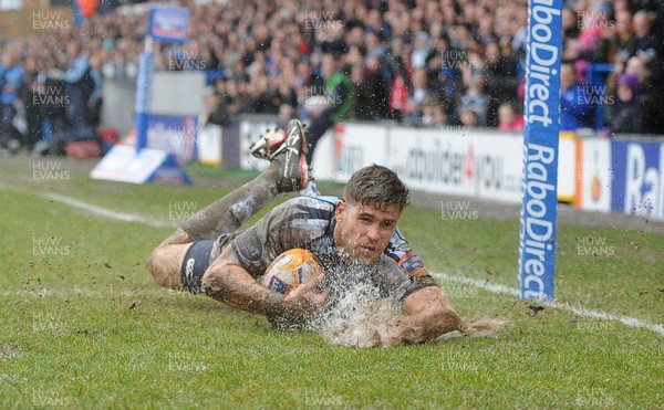 130413 - Cardiff Blues v Zebre - RaboDirect PRO12 -Gavin Evans of Cardiff Blues scores try 