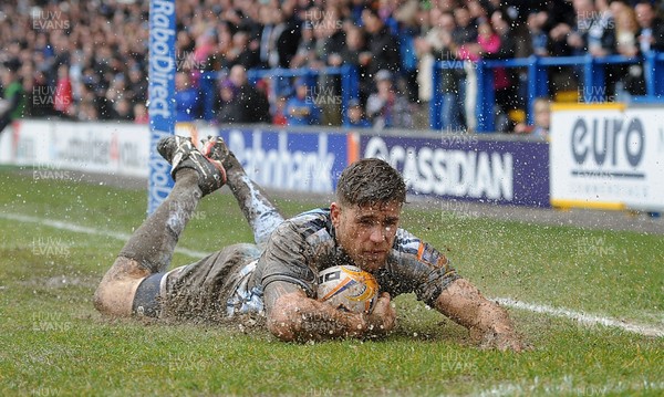 130413 - Cardiff Blues v Zebre - RaboDirect PRO12 -Gavin Evans of Cardiff Blues scores try 