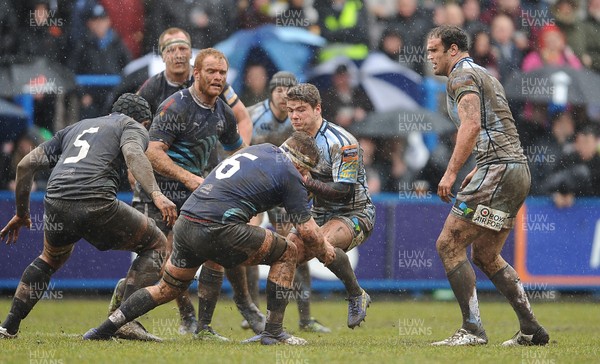 130413 - Cardiff Blues v Zebre - RaboDirect PRO12 -Harry Robinson of Cardiff Blues takes on Filippo Ferrarini of Zebre 