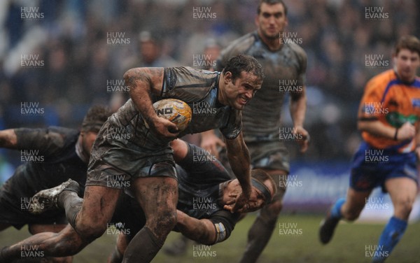 130413 - Cardiff Blues v Zebre - RaboDirect PRO12 -Jamie Roberts of Cardiff Blues runs in to score try 