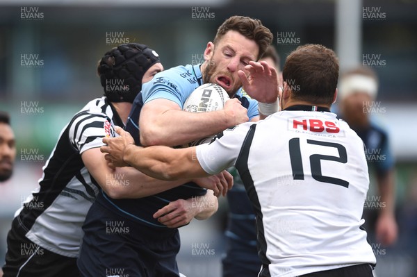 280417 - Cardiff Blues v Zebre - Guinness PRO12 - Alex Cuthbert of Cardiff Blues is tackled by Carlo Canna and Tommaso Castello of Zebre