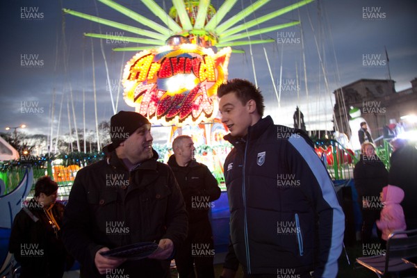 041212 - Cardiff Blues players visit Winterwonderland