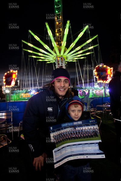 041212 - Cardiff Blues players visit Winterwonderland